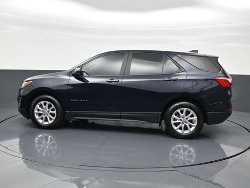 Used 2021 Chevrolet Equinox LS image 2