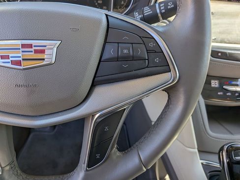 Certified 2022 Cadillac XT5 Premium Luxury image 18