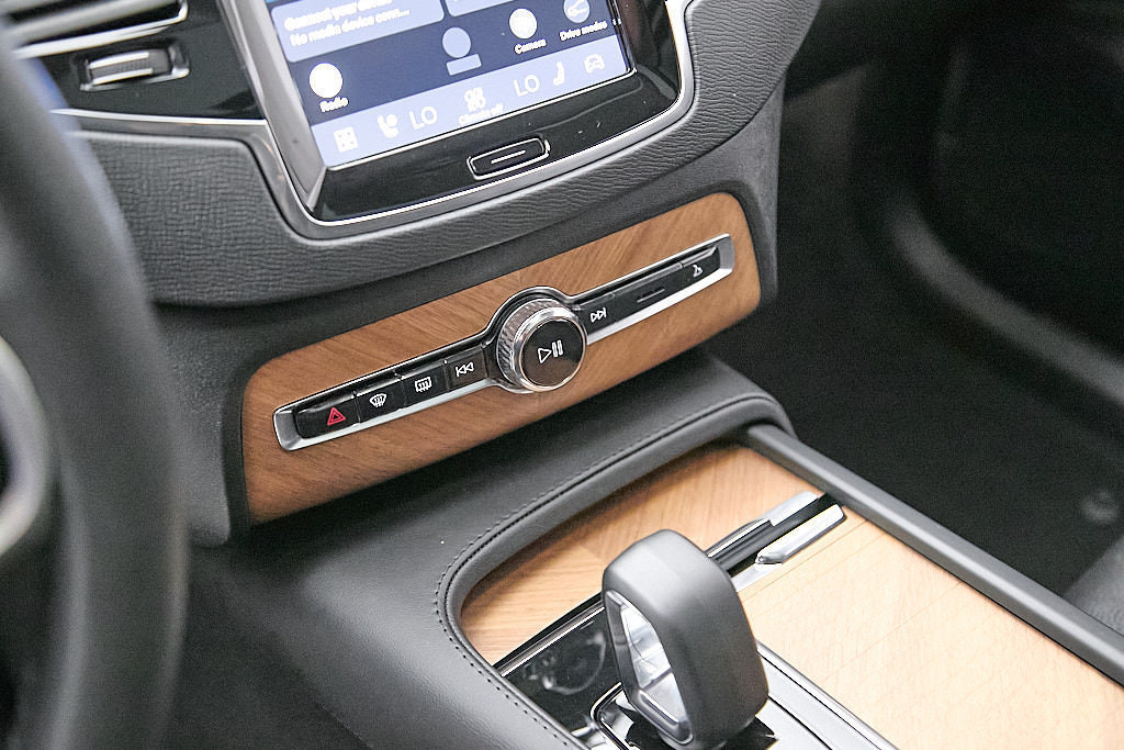 Certified 2023 Volvo XC90 T8 Plus w/ Protection Package AWD/4WD image 18