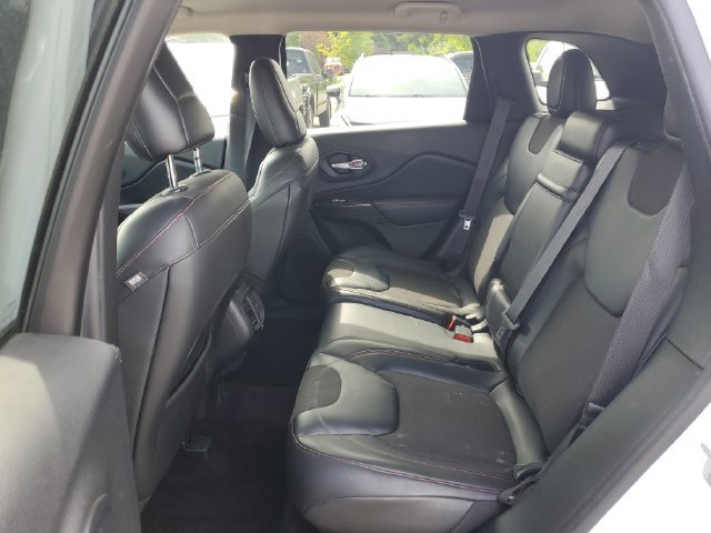 Used 2016 Jeep Cherokee Trailhawk w/ Cold Weather Group AWD/4WD image 28