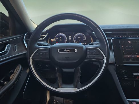 Used 2021 Jeep Grand Cherokee L Limited image 23