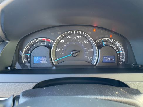 Used 2014 Toyota Camry XLE image 3