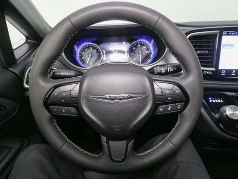 Used 2022 Chrysler Pacifica Touring-L w/ Uconnect Theater Family Group AWD/4WD image 34