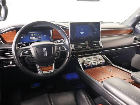 Used 2022 Lincoln Navigator Reserve AWD/4WD image 2