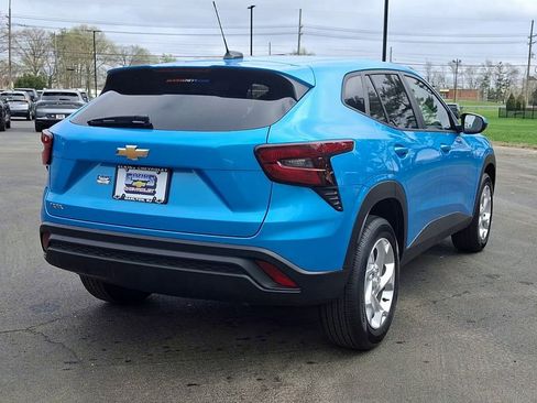 New 2026 Chevrolet Trax LS w/ LS Convenience Package FWD image 2
