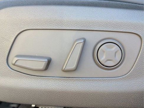 New 2026 Kia Carnival EX FWD image 23