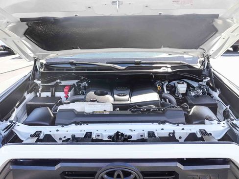 Used 2025 Toyota Tundra Limited w/ TRD Off-Road Package AWD/4WD image 32