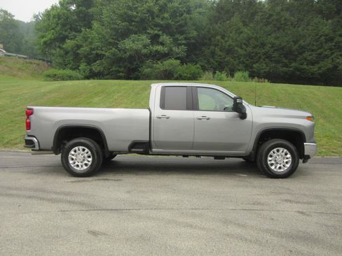 Used 2025 Chevrolet Silverado 2500 LT w/ Safety Package AWD/4WD image 2