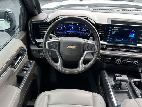 Used 2022 Chevrolet Silverado 1500 LTZ w/ LTZ Premium Package AWD/4WD image 13