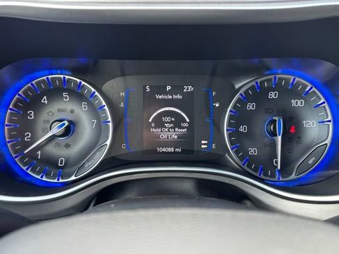 Used 2020 Chrysler Pacifica Touring-L w/ Premium Audio Group image 29