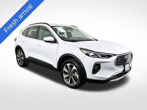 Used 2025 Ford Escape Platinum image 1