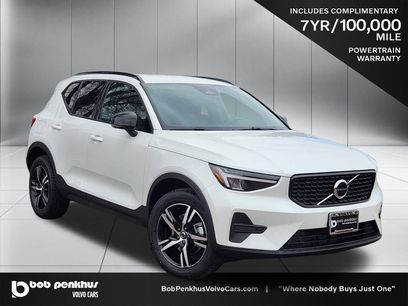 New 2026 Volvo XC40 B5 Core w/ Climate Package