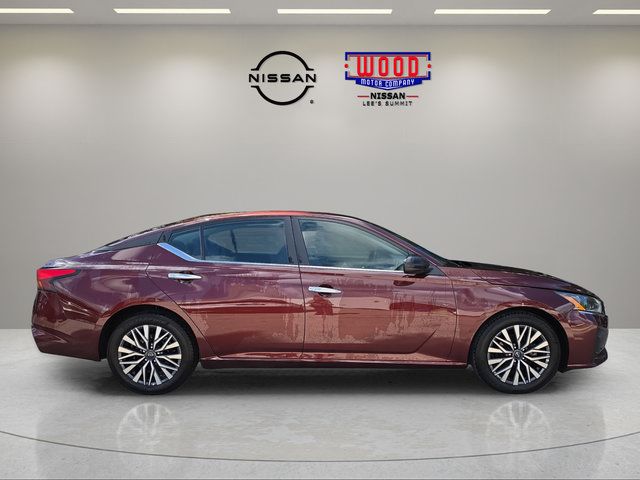 Used 2025 Nissan Altima 2.5 SV FWD image 2
