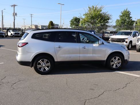 Used 2017 Chevrolet Traverse LT AWD/4WD image 11