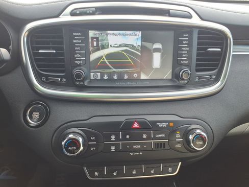 Used 2018 Kia Sorento SX image 18