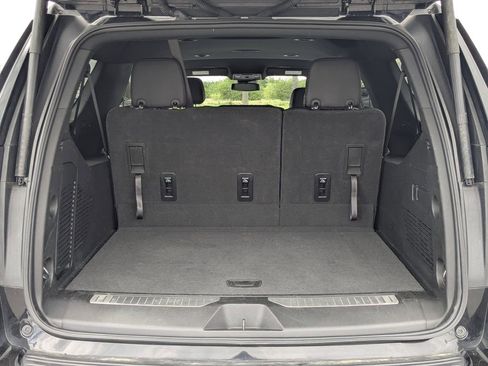 Certified 2025 Chevrolet Suburban Z71 AWD/4WD image 15