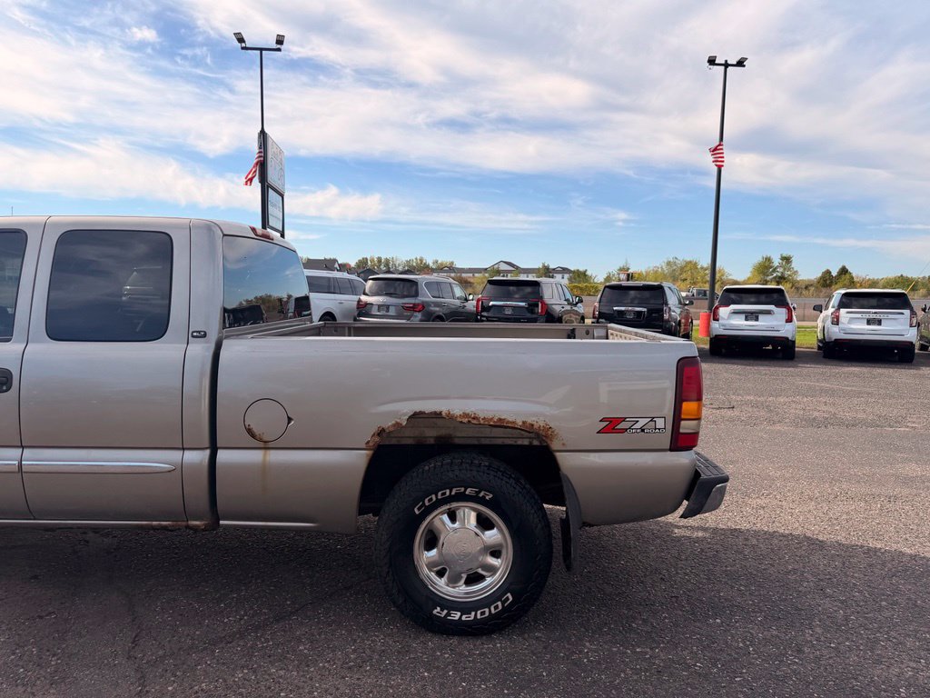 Used 2003 GMC Sierra 1500 SLT w/ SLT Preferred Equipment Group AWD/4WD image 9