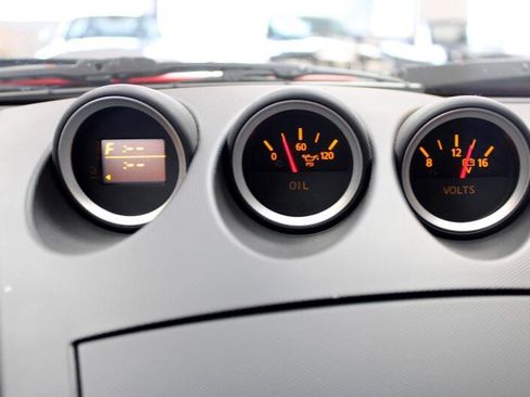 Used 2004 Nissan 350Z Touring w/ Cargo Convenience Pkg image 9