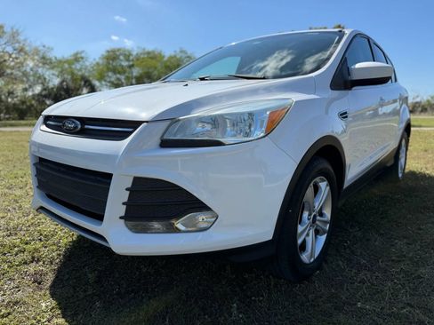 Used 2015 Ford Escape SE FWD image 1