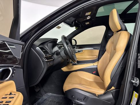 Used 2019 Volvo XC90 T6 Momentum w/ Protection Package AWD/4WD image 6