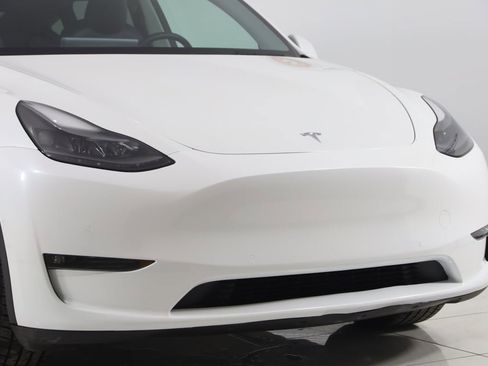 Used 2021 Tesla Model Y Long Range image 39
