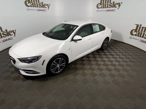 Used 2018 Buick Regal Essence w/ Driver Confidence Package #1 AWD/4WD image 4