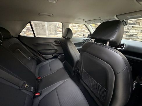 Certified 2024 Hyundai Venue Limited image 30