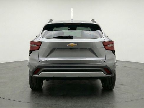 Used 2025 Chevrolet Trax LT w/ LT Convenience Package image 7