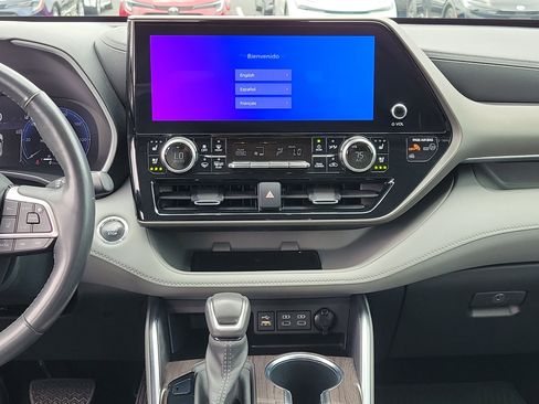 Used 2023 Toyota Highlander Limited image 19