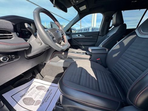 Used 2025 Ford Explorer ST-Line w/ ST-Line Street Pack image 9
