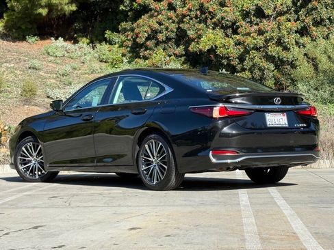 Certified 2025 Lexus ES 300h w/ Premium Package image 3