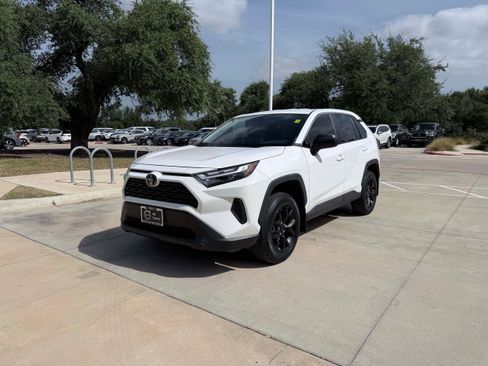 Used 2023 Toyota RAV4 LE FWD image 2