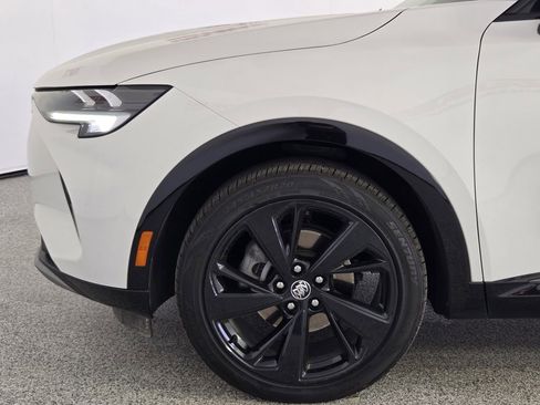 Used 2023 Buick Envision Essence w/ Technology Package I image 8
