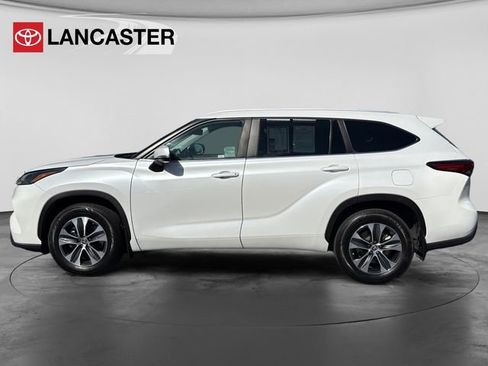 Used 2023 Toyota Highlander XLE AWD/4WD image 4