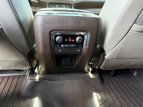 Used 2021 Chevrolet Tahoe Z71 w/ Z71 Off-Road Package AWD/4WD image 15
