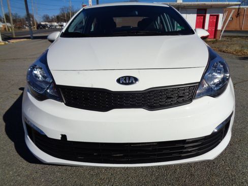 Used 2017 Kia Rio LX image 2