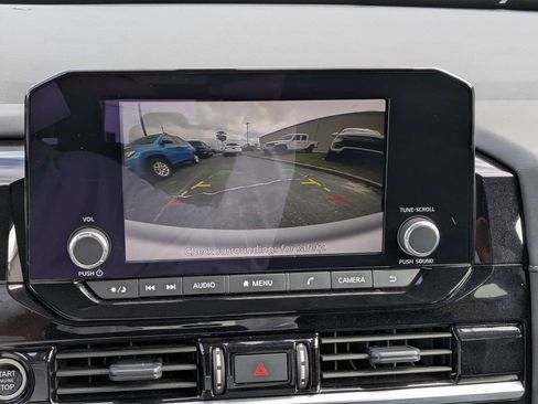Used 2024 Nissan Pathfinder SV FWD image 29