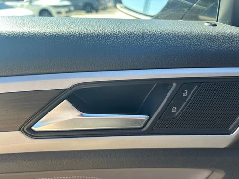 Used 2023 Volkswagen Atlas SE w/ Black Wheel Package image 51