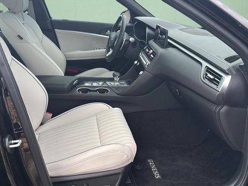 Certified 2025 Genesis G70 2.5T w/ Sport Prestige Package image 40