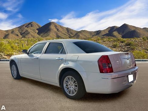 Used 2010 Chrysler 300 Touring image 3