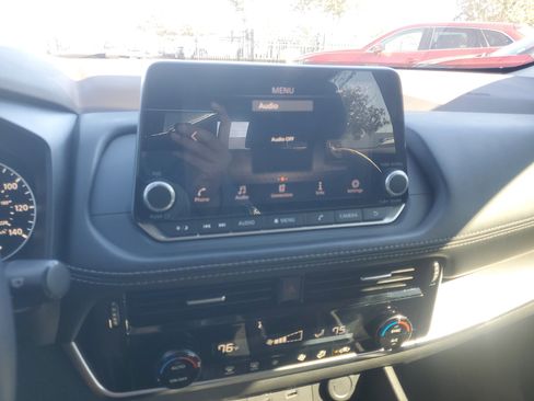 Certified 2023 Nissan Rogue SV image 21