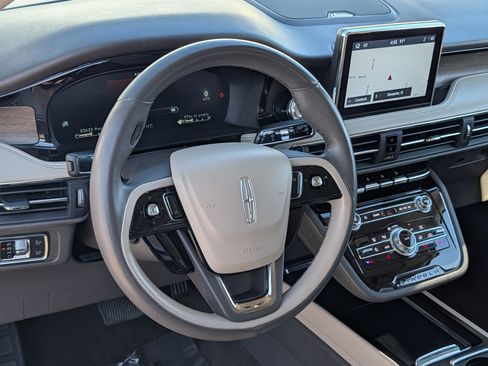 Used 2021 Lincoln Corsair Reserve image 21