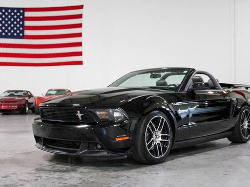 Used 2012 Ford Mustang GT Premium image 3