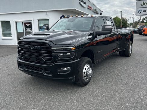 Used 2025 RAM 3500 Laramie AWD/4WD image 3