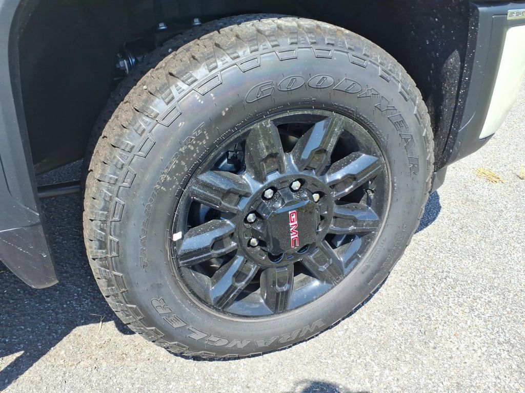 New 2026 GMC Sierra 2500 AT4 w/ Max Trailering Package AWD/4WD image 9