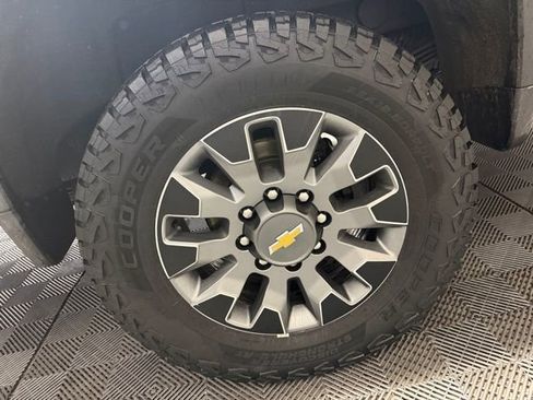 Used 2022 Chevrolet Silverado 2500 Custom w/ Custom Convenience Package image 36