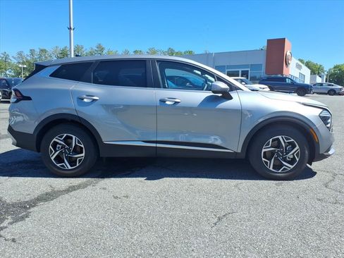 Used 2025 Kia Sportage LX FWD image 3