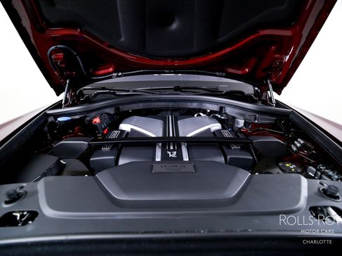 Certified 2025 Rolls-Royce Cullinan AWD/4WD image 38