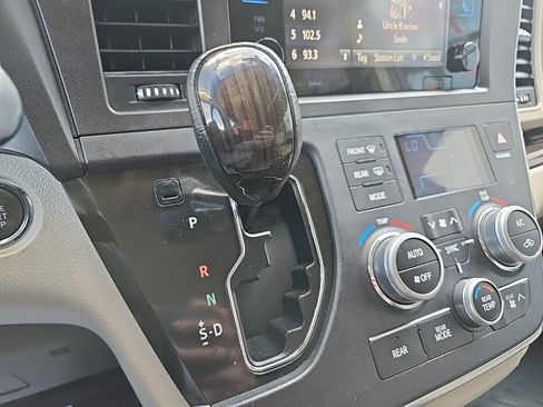 Used 2017 Toyota Sienna XLE AWD/4WD image 46