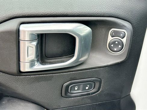 Used 2021 Jeep Wrangler Unlimited Sahara AWD/4WD image 19